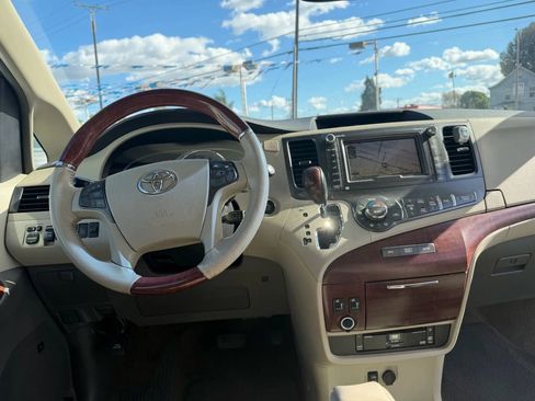 Used 2014 Toyota Sienna Limited w/ Limited Premium Package image 19