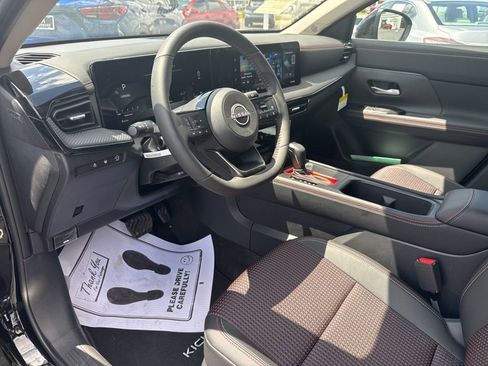 New 2026 Nissan Kicks SR w/ SR Premium Package FWD image 13