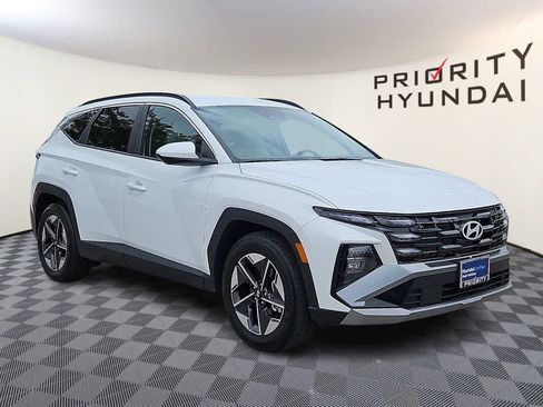 Certified 2025 Hyundai Tucson SEL FWD image 3