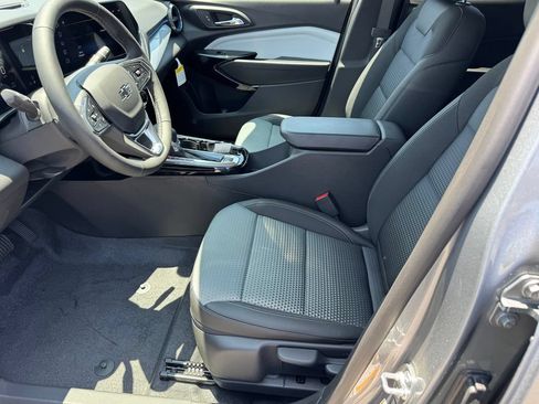 New 2026 Chevrolet Trax LT w/ Midnight Edition FWD image 15