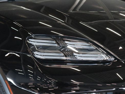 Certified 2025 Porsche Macan 4S Electric image 28