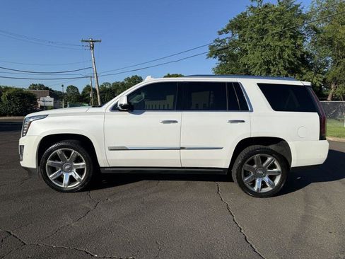 Used 2017 Cadillac Escalade Premium Luxury AWD/4WD image 4