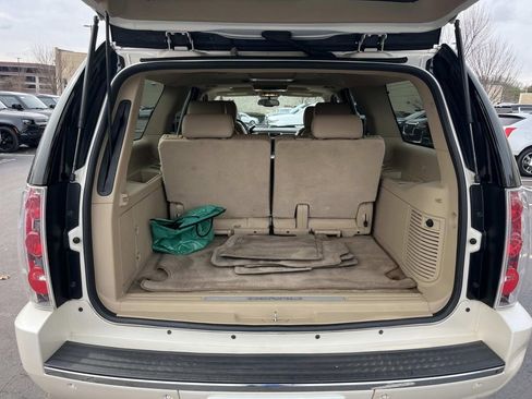 Used 2010 GMC Yukon XL Denali image 12