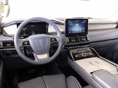 Used 2019 Lincoln Navigator L Black Label w/ Cargo Package image 2