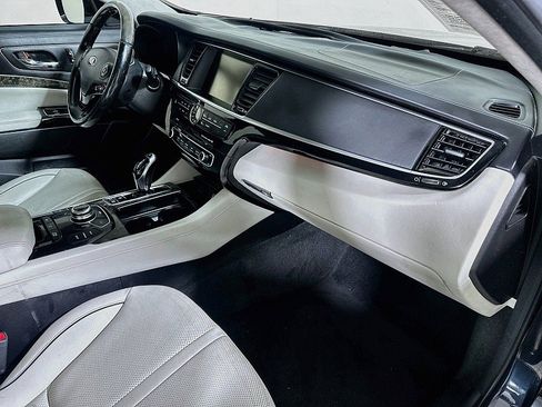 Used 2015 Kia K900 Luxury w/ VIP Package (Discontinued) RWD image 29