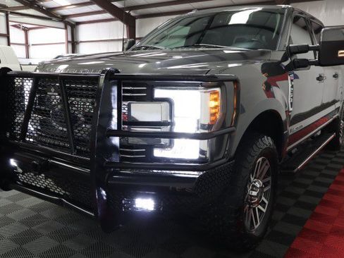 Used 2018 Ford F250 Lariat w/ Lariat Ultimate Package AWD/4WD image 22