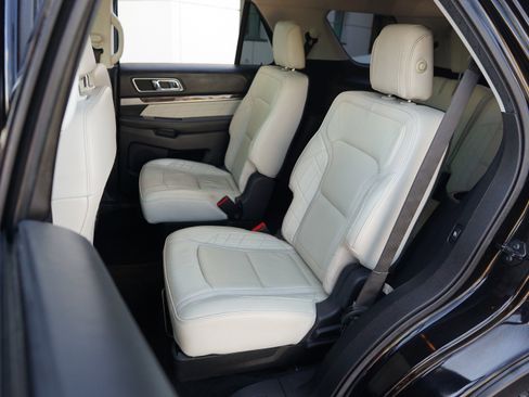 Used 2016 Ford Explorer Platinum image 34
