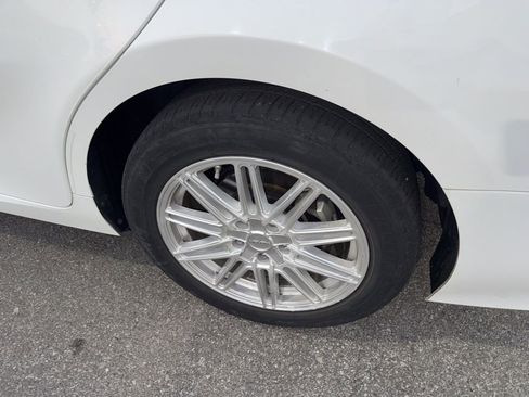 Used 2018 Toyota Camry LE image 19