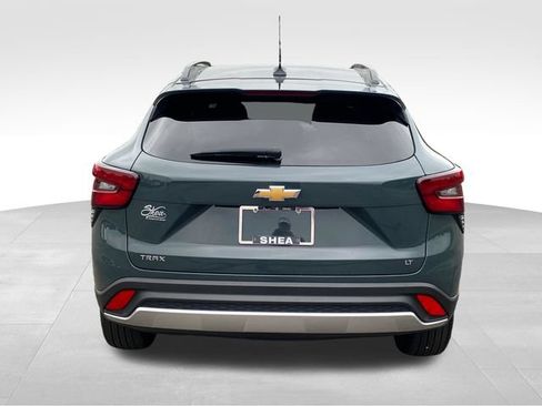 Certified 2025 Chevrolet Trax LT FWD image 4