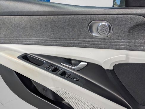 Used 2023 Hyundai Elantra Limited image 36