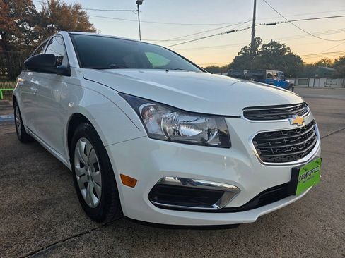 Used 2016 Chevrolet Cruze LS FWD image 3