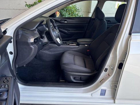 Used 2025 Nissan Altima 2.5 SV FWD image 27