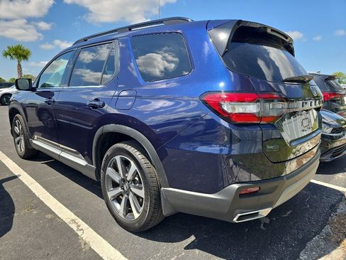 Used 2025 Honda Pilot Touring image 10