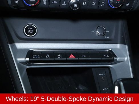 Used 2024 Audi Q3 2.0T Premium Plus w/ Premium Plus Package image 29