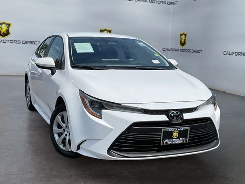 Used 2025 Toyota Corolla LE FWD image 3