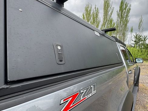Used 2018 Chevrolet Colorado Z71 AWD/4WD image 17