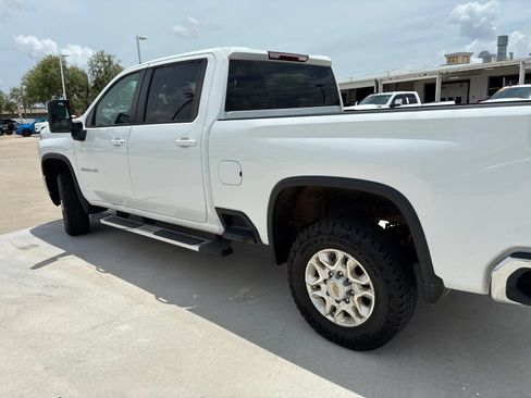 Used 2023 Chevrolet Silverado 2500 LT w/ Convenience Package AWD/4WD image 3