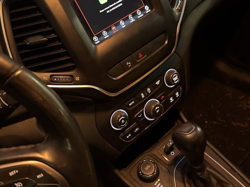 Used 2019 Jeep Cherokee Latitude Plus image 6