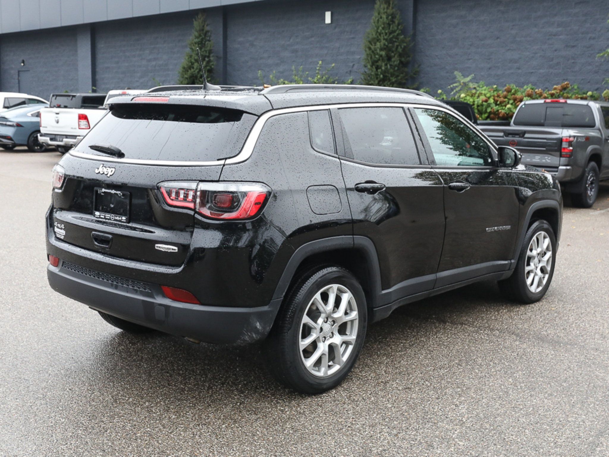 Used 2023 Jeep Compass Latitude AWD/4WD image 7
