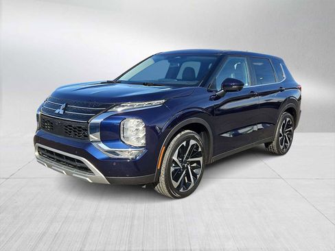 Used 2022 Mitsubishi Outlander SE image 4