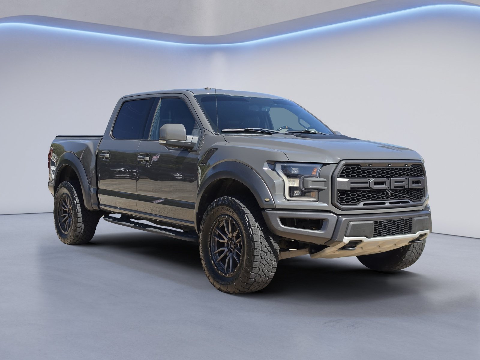 Used 2018 Ford F150 Raptor w/ Equipment Group 802A Luxury AWD/4WD image 2