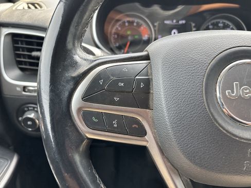 Used 2019 Jeep Cherokee Latitude Plus AWD/4WD image 9