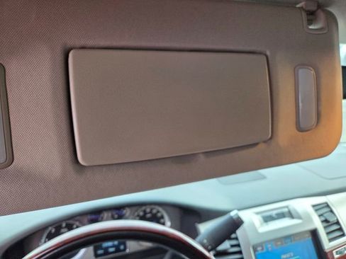Used 2013 Cadillac Escalade Premium AWD/4WD image 18