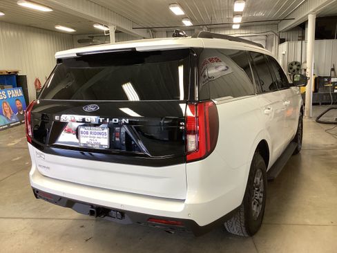 Used 2025 Ford Expedition Active AWD/4WD image 5