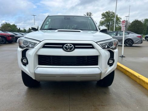Used 2024 Toyota 4Runner TRD Off-Road Premium w/ Moonroof Package AWD/4WD image 2