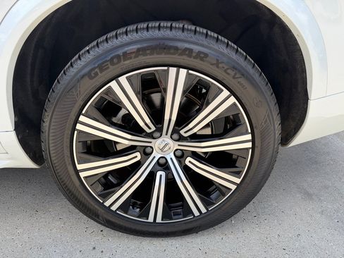 Used 2024 Volvo XC90 B5 Core AWD/4WD image 12