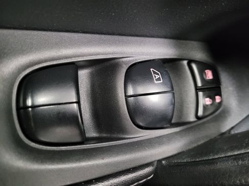 Used 2021 Nissan Rogue Sport S image 27