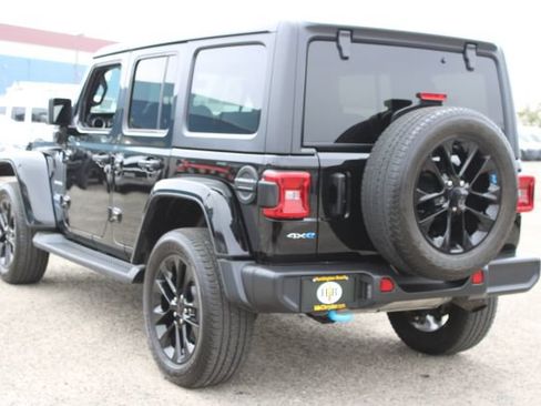 Used 2022 Jeep Wrangler Unlimited Sahara w/ Cold Weather Group AWD/4WD image 3