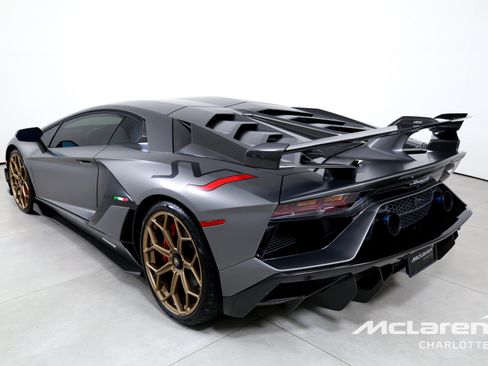 Used 2020 Lamborghini Aventador SVJ AWD/4WD image 7