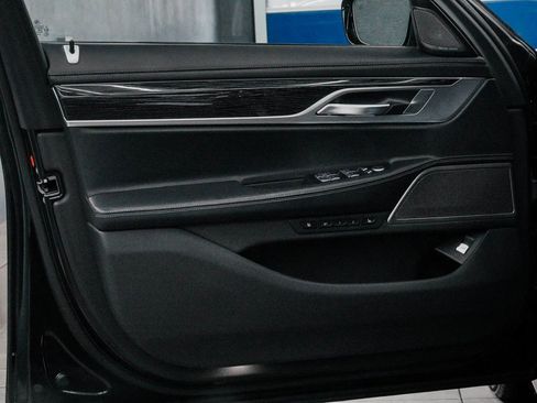 Used 2022 BMW 750i xDrive w/ Executive Package image 11