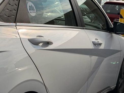 Used 2024 Hyundai Elantra SEL w/ Convenience Package FWD image 11
