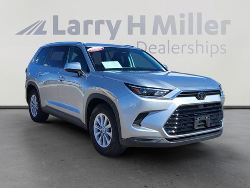 Used 2025 Toyota Grand Highlander AWD image 7