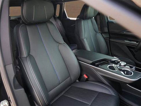 Certified 2024 Cadillac Lyriq Luxury image 28