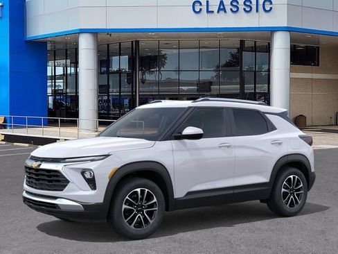 New 2026 Chevrolet TrailBlazer LT w/ Driver Confidence Package FWD image 2