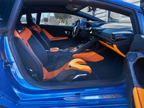 Used 2020 Lamborghini Huracan EVO image 25