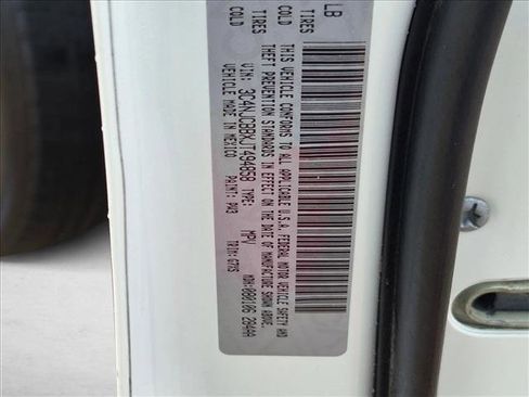 Used 2018 Jeep Compass Latitude FWD image 16