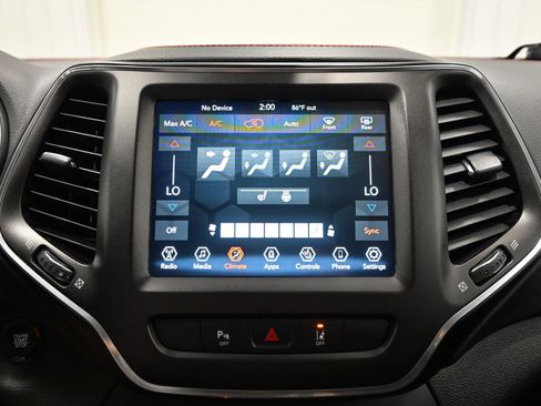 Used 2021 Jeep Cherokee Trailhawk AWD/4WD image 13