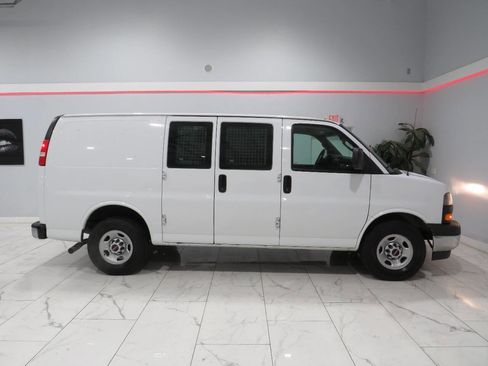 Used 2018 GMC Savana 2500 w/ Chrome Appearance Package image 3