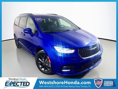 Used 2021 Chrysler Pacifica Touring w/ Uconnect Theater Family Group