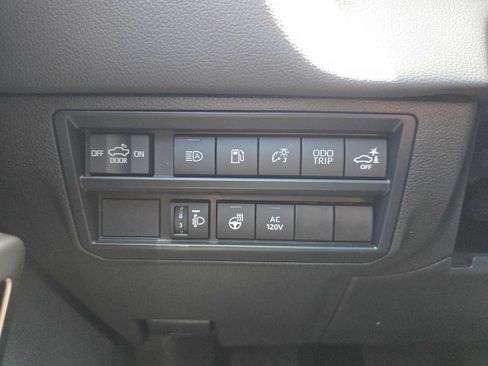 Used 2024 Toyota Tundra Limited AWD/4WD image 32
