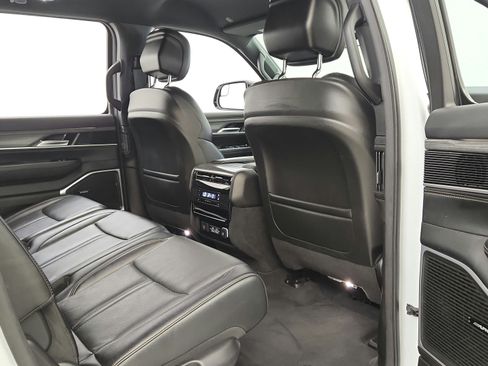 Used 2024 Jeep Wagoneer L Series III w/ Flexible Seating Group AWD/4WD image 33