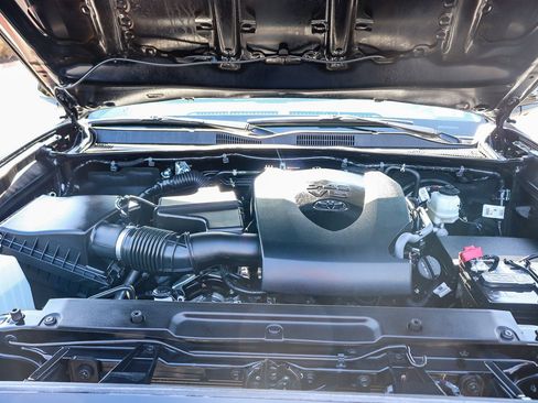 Used 2022 Toyota Tacoma Limited w/ Nightshade Package AWD/4WD image 32