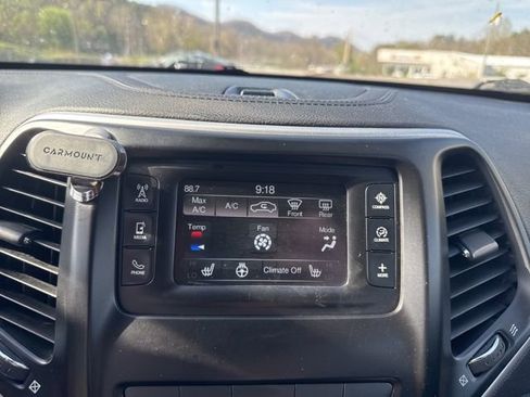 Used 2014 Jeep Cherokee Sport w/ Cold Weather Group AWD/4WD image 16
