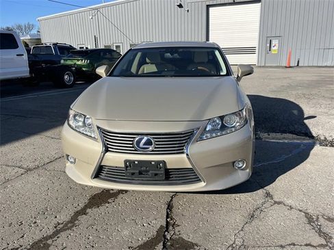 Used 2015 Lexus ES 300h image 8