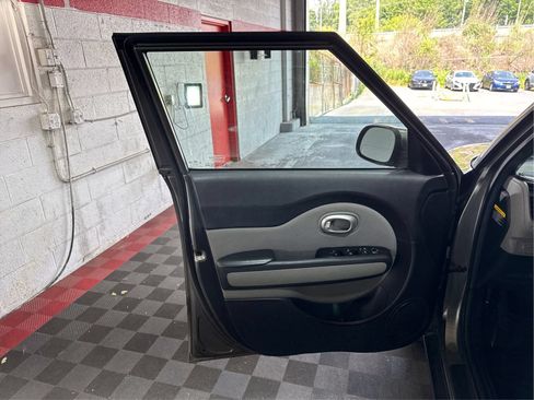 Used 2014 Kia Soul FWD image 19