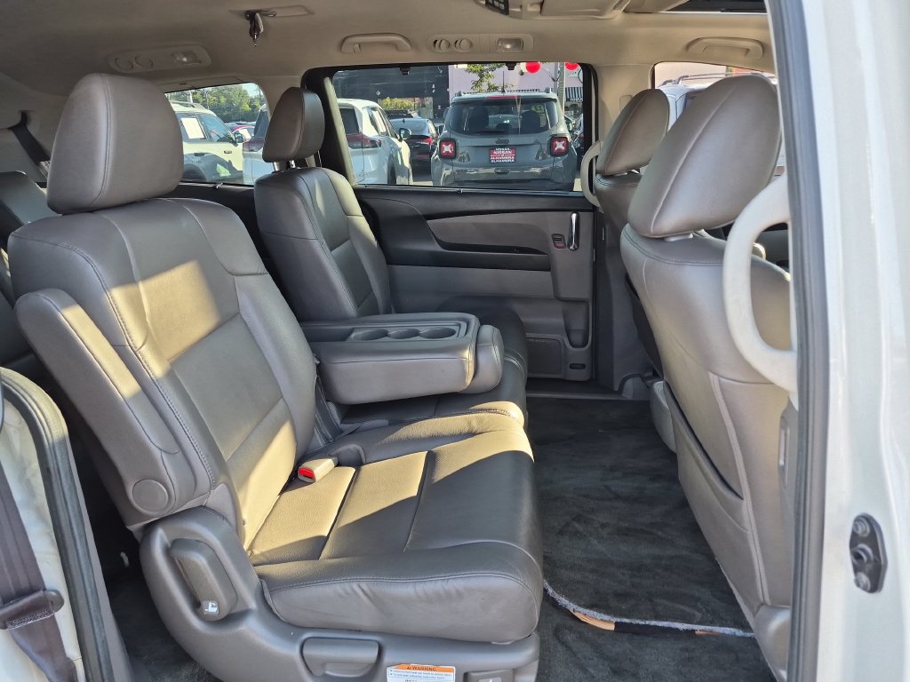 Used 2015 Honda Odyssey Touring Elite image 32